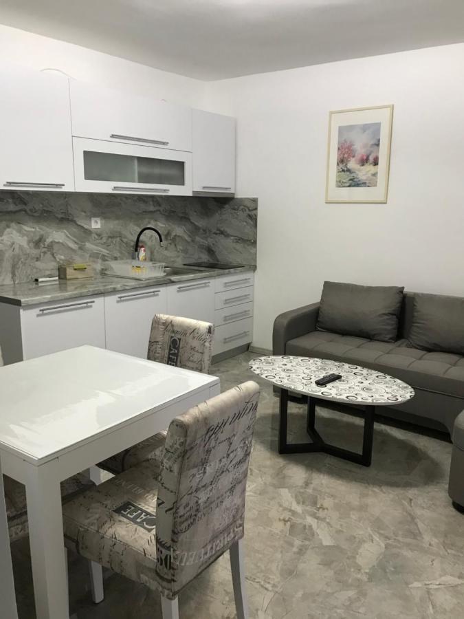 Lux Nina Apartment *