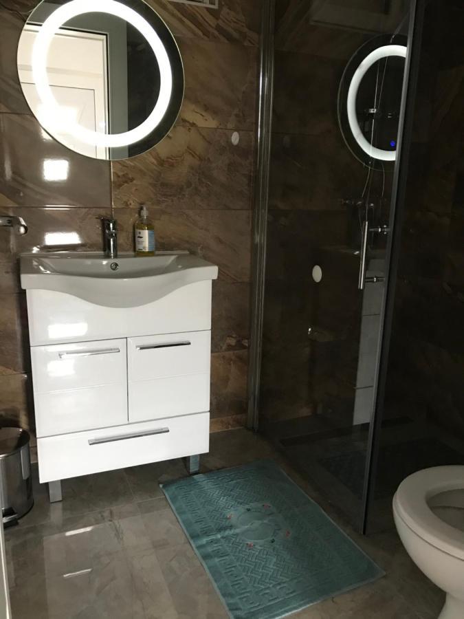 Lux Nina Apartment *